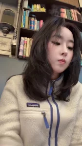 长得越清纯玩的越花！家里玩不开跑山上找陌生人野战