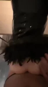 黑丝少妇继续后入。骚货叫声可射